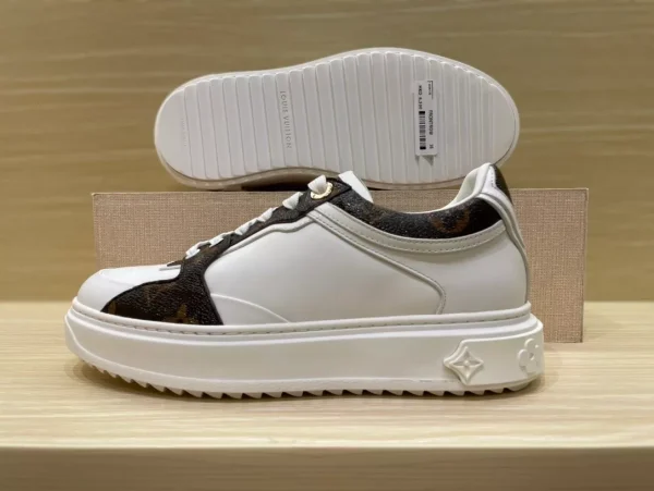 LV TIME OUT SNEAKER – LSVM054