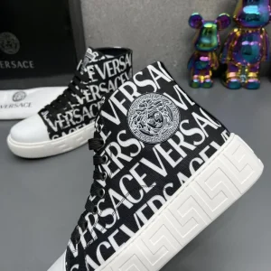 VERSACE LA GRECA LOGO PRINT HIGH TOP SNEAKER - VS66