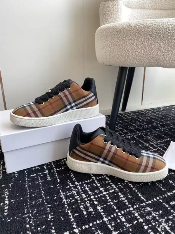 BURBERRY RANGLETON CHECK SNEAKERS - BBR102