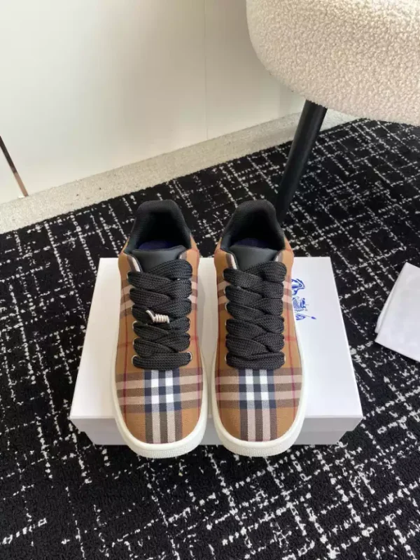 BURBERRY RANGLETON CHECK SNEAKERS - BBR102