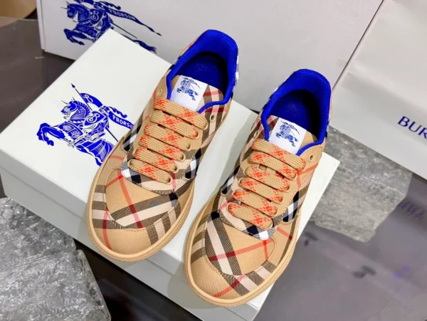 BURBERRY TERRACE CHECK SNEAKERS - BBR093