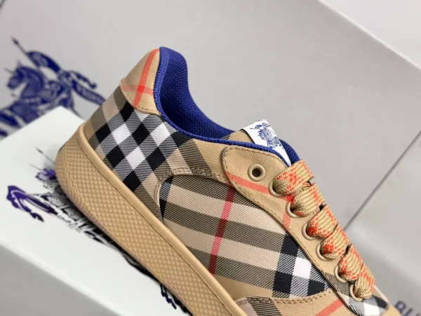 BURBERRY TERRACE CHECK SNEAKERS - BBR093