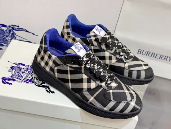 BURBERRY TERRACE CHECK SNEAKERS - BBR094