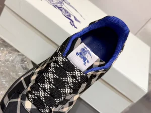 BURBERRY TERRACE CHECK SNEAKERS - BBR094