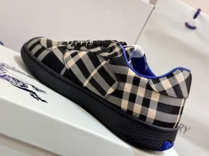 BURBERRY TERRACE CHECK SNEAKERS - BBR094