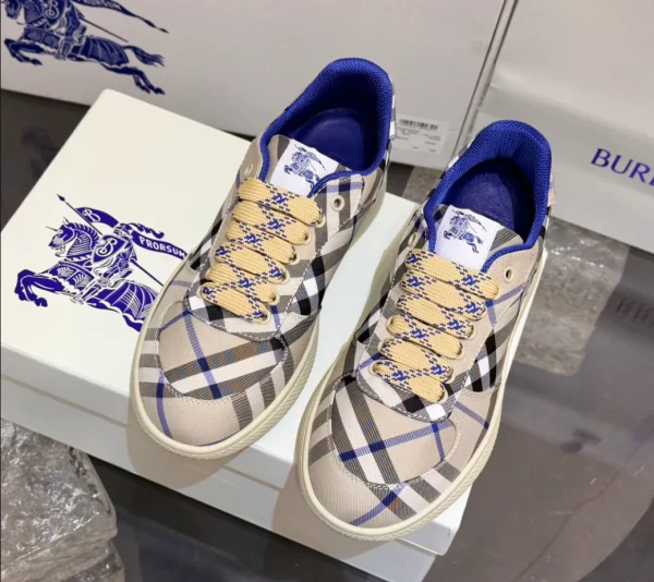 BURBERRY TERRACE CHECK SNEAKERS - BBR095