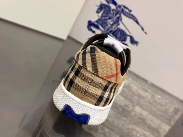 BURBERRY TERRACE CHECK SNEAKERS - BBR105