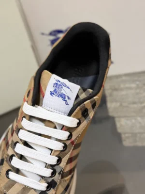 BURBERRY TERRACE CHECK SNEAKERS - BBR105