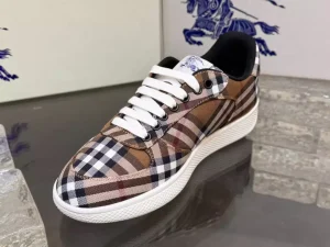 BURBERRY TERRACE CHECK SNEAKERS - BBR106