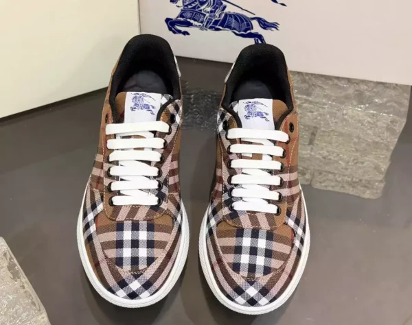 BURBERRY TERRACE CHECK SNEAKERS - BBR106