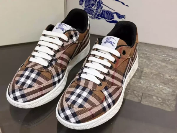 BURBERRY TERRACE CHECK SNEAKERS - BBR106