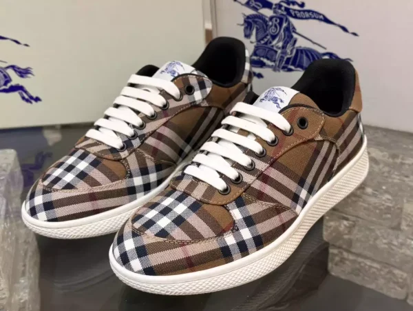 BURBERRY TERRACE CHECK SNEAKERS - BBR106