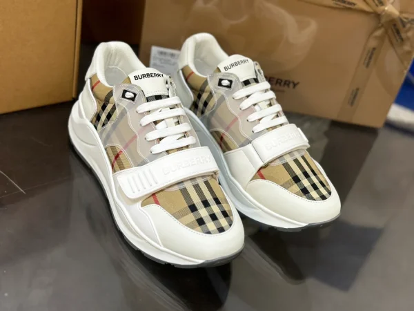 BURBERRY VINTAGE CHECK SNEAKERS - BBR107