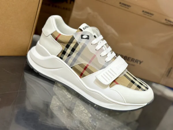 BURBERRY VINTAGE CHECK SNEAKERS - BBR107