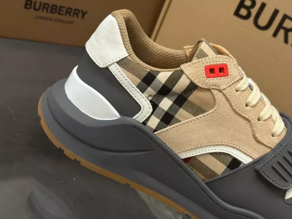 BURBERRY VINTAGE CHECK SNEAKERS - BBR108