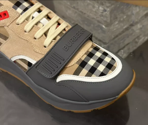 BURBERRY VINTAGE CHECK SNEAKERS - BBR108