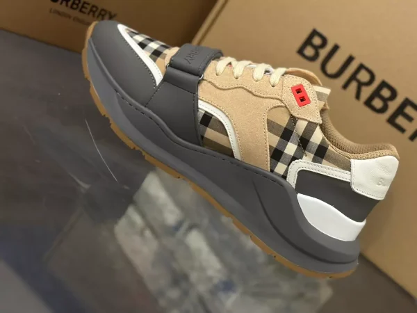 BURBERRY VINTAGE CHECK SNEAKERS - BBR108