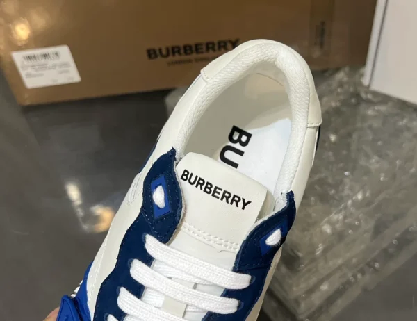 BURBERRY VINTAGE CHECK SNEAKERS - BBR109