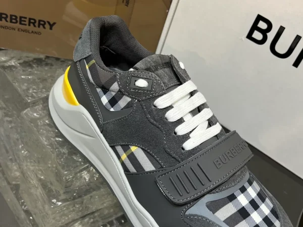 BURBERRY VINTAGE CHECK SNEAKERS - BBR110