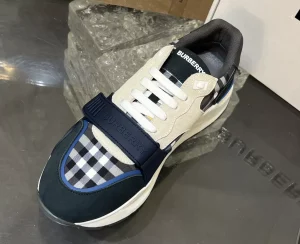 BURBERRY VINTAGE CHECK SNEAKERS - BBR111