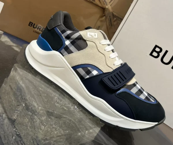 BURBERRY VINTAGE CHECK SNEAKERS - BBR111