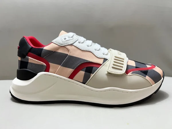 BURBERRY VINTAGE CHECK SNEAKERS - BBR112