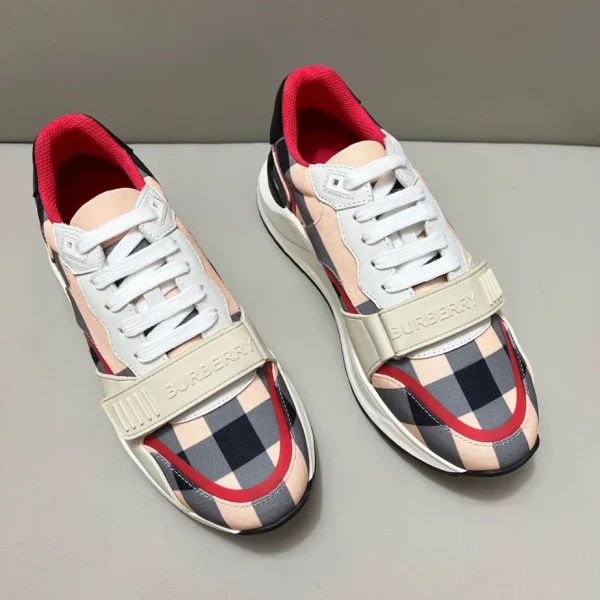 BURBERRY VINTAGE CHECK SNEAKERS - BBR112