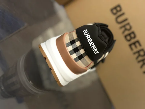 BURBERRY VINTAGE CHECK SNEAKERS - BBR114