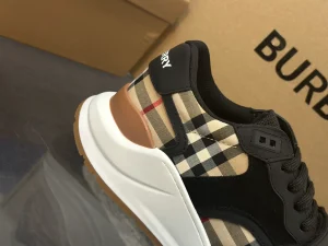 BURBERRY VINTAGE CHECK SNEAKERS - BBR114