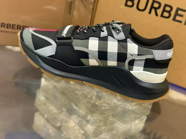 BURBERRY VINTAGE CHECK SNEAKERS - BBR115