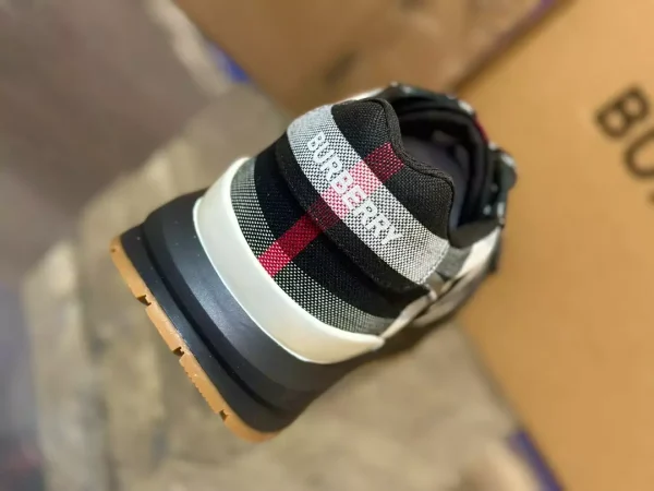 BURBERRY VINTAGE CHECK SNEAKERS - BBR115