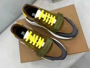 BURBERRY VINTAGE CHECK SNEAKERS - BBR117