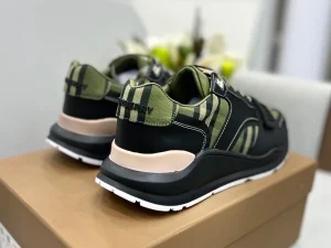 BURBERRY VINTAGE CHECK SNEAKERS - BBR118