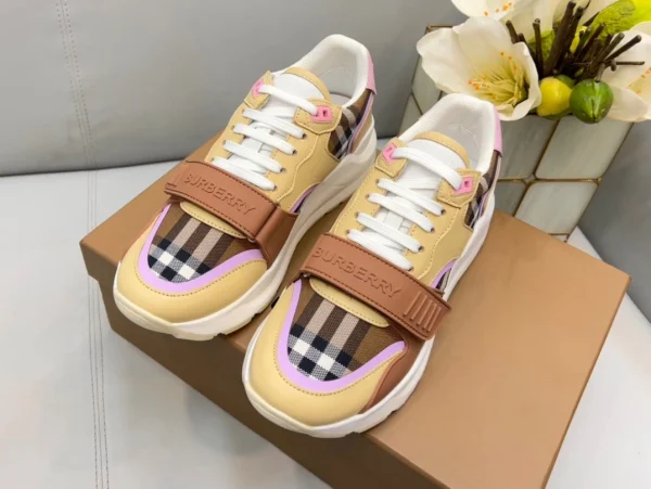 BURBERRY VINTAGE CHECK SNEAKERS - BBR120