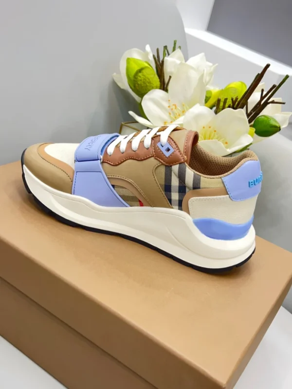 BURBERRY VINTAGE CHECK SNEAKERS - BBR121