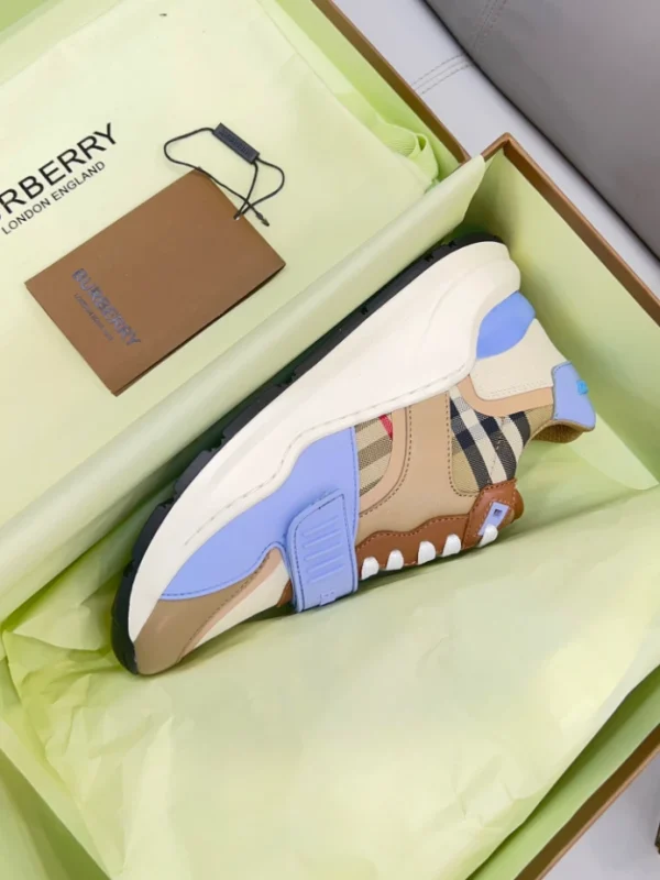 BURBERRY VINTAGE CHECK SNEAKERS - BBR121