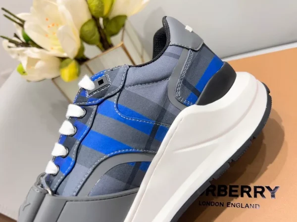 BURBERRY VINTAGE CHECK SNEAKERS - BBR122