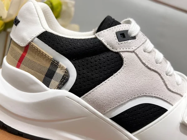 BURBERRY VINTAGE CHECK SNEAKERS - BBR123