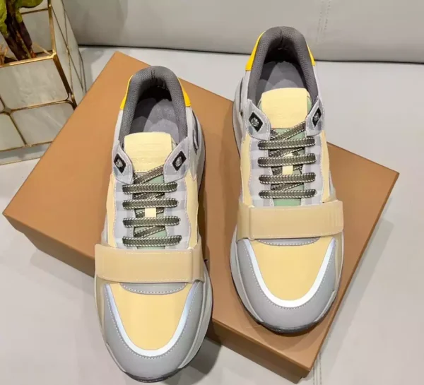 BURBERRY VINTAGE CHECK SNEAKERS - BBR124