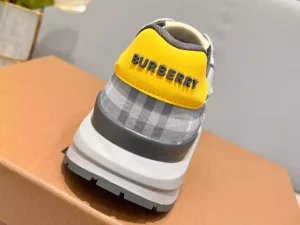 BURBERRY VINTAGE CHECK SNEAKERS - BBR124