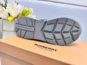 BURBERRY VINTAGE CHECK SNEAKERS - BBR125