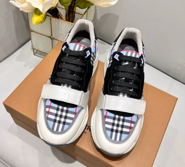 BURBERRY VINTAGE CHECK SNEAKERS - BBR125