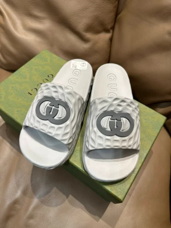 GUCCI MEN'S INTERLOCKING G SLIDE SANDAL - SDG024