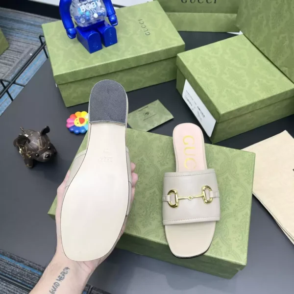 GUCCI SLIPPERS