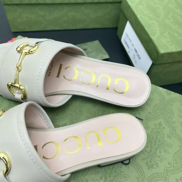 GUCCI SLIPPERS