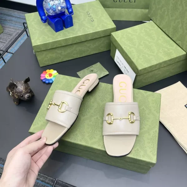 GUCCI SLIPPERS