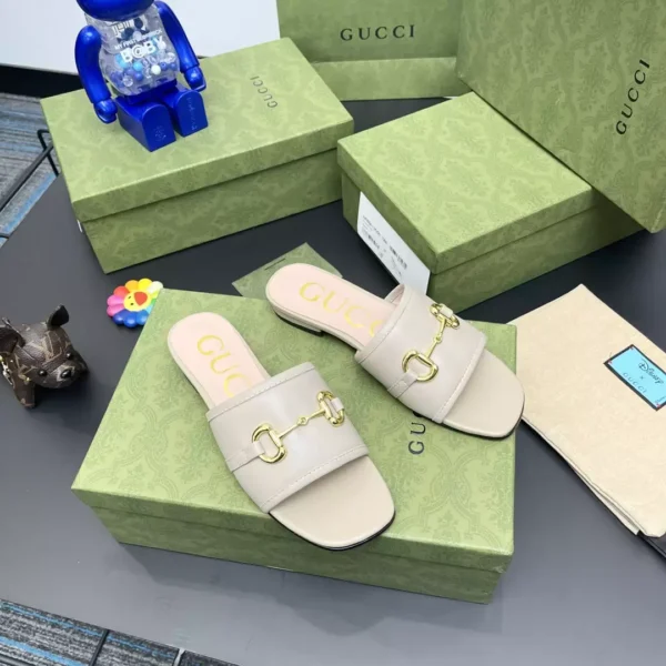 GUCCI SLIPPERS