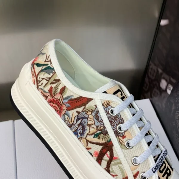 WALK'N'DIOR PLATFORM SNEAKERS UNISEX JARDIN D'HIVER EMBROIDERED WHITE – CD154