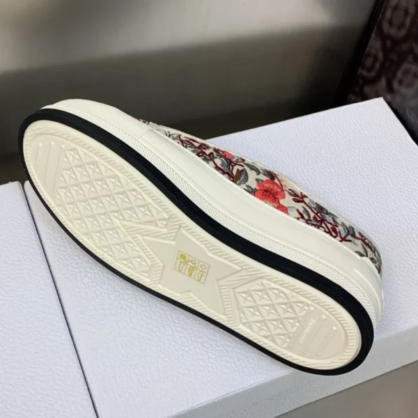 WALK'N'DIOR PLATFORM SNEAKERS UNISEX JARDIN D'HIVER EMBROIDERED WHITE – CD154