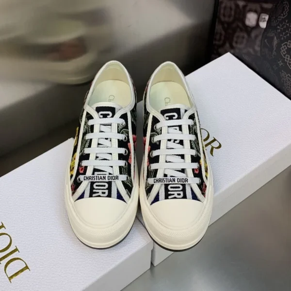 WALK'N'DIOR PLATFORM SNEAKERS UNISEX PETITES FLEURS EMBROIDERED BLACK – CD151